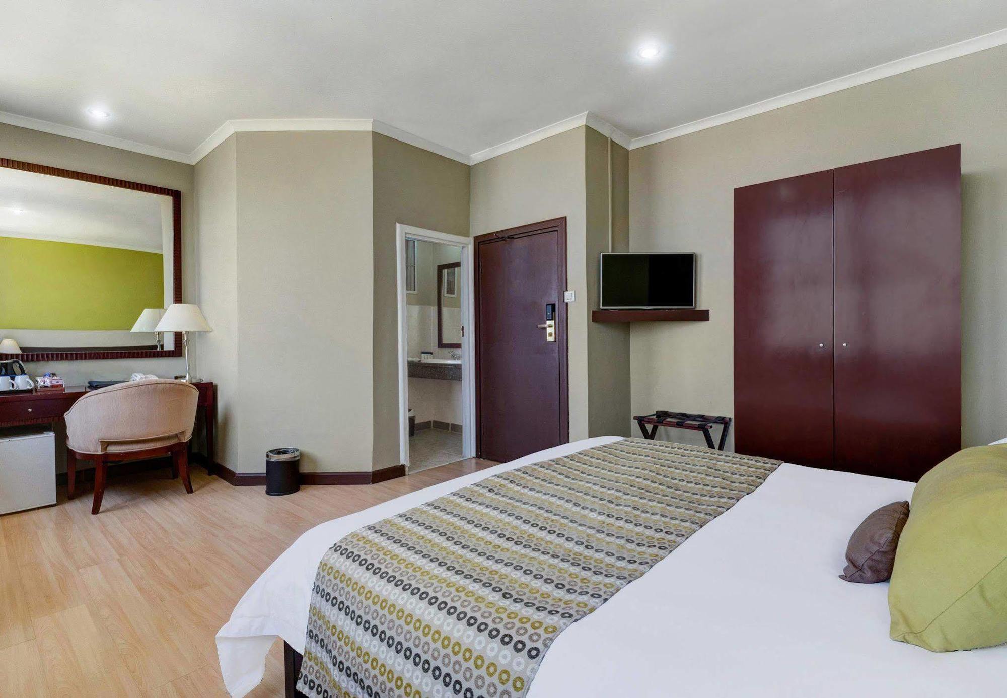 Protea Hotel Lusaka Cairo Road Экстерьер фото