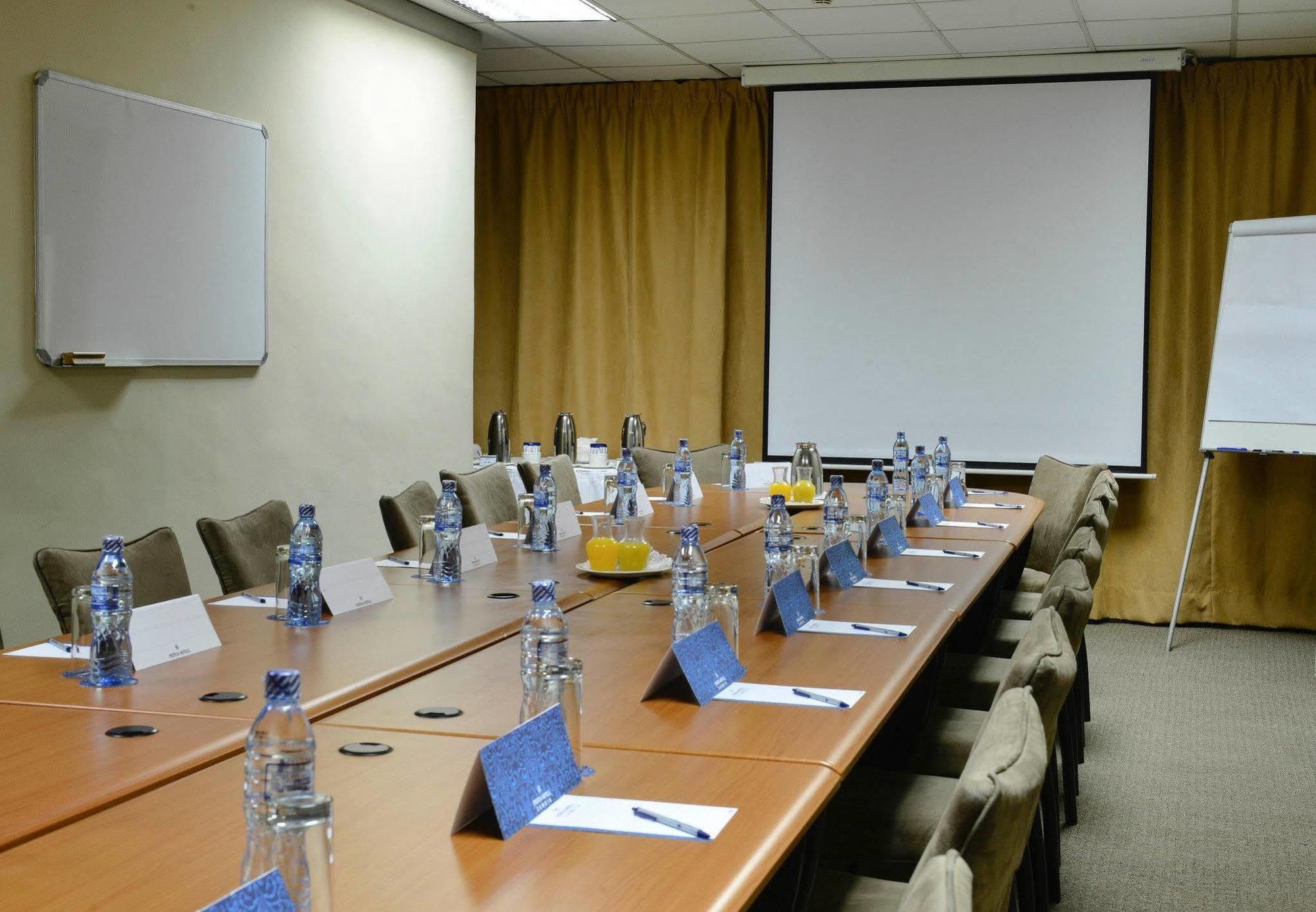Protea Hotel Lusaka Cairo Road Экстерьер фото