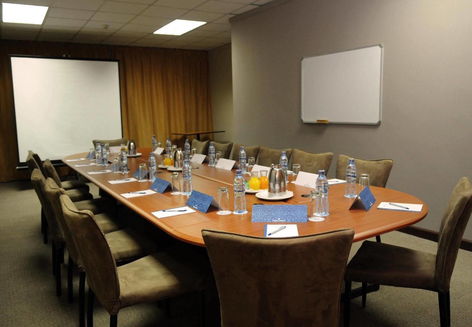 Protea Hotel Lusaka Cairo Road Экстерьер фото