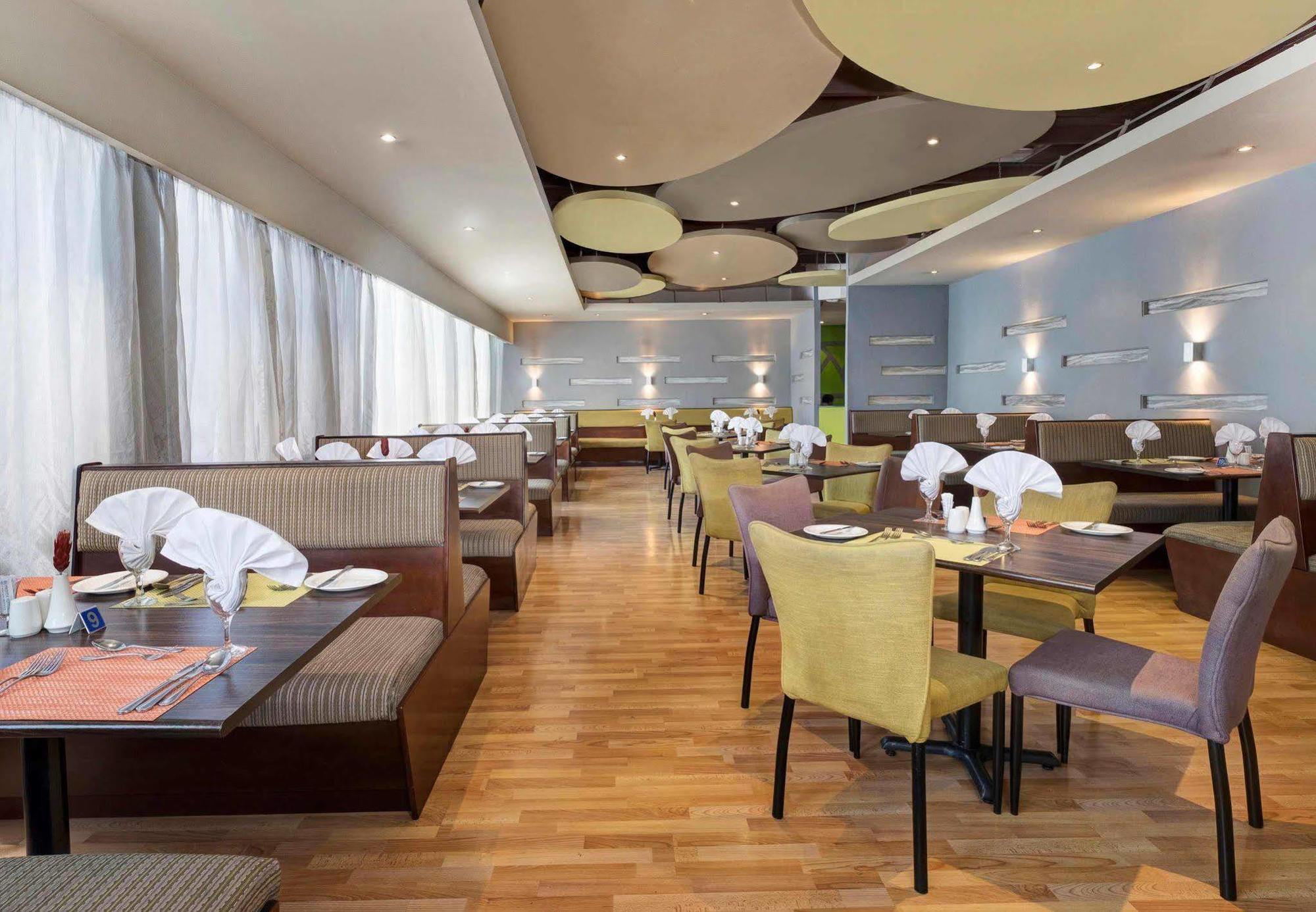 Protea Hotel Lusaka Cairo Road Экстерьер фото