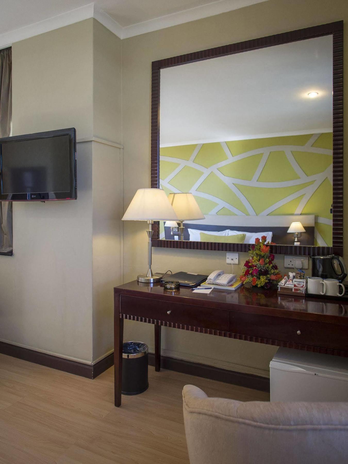 Protea Hotel Lusaka Cairo Road Экстерьер фото